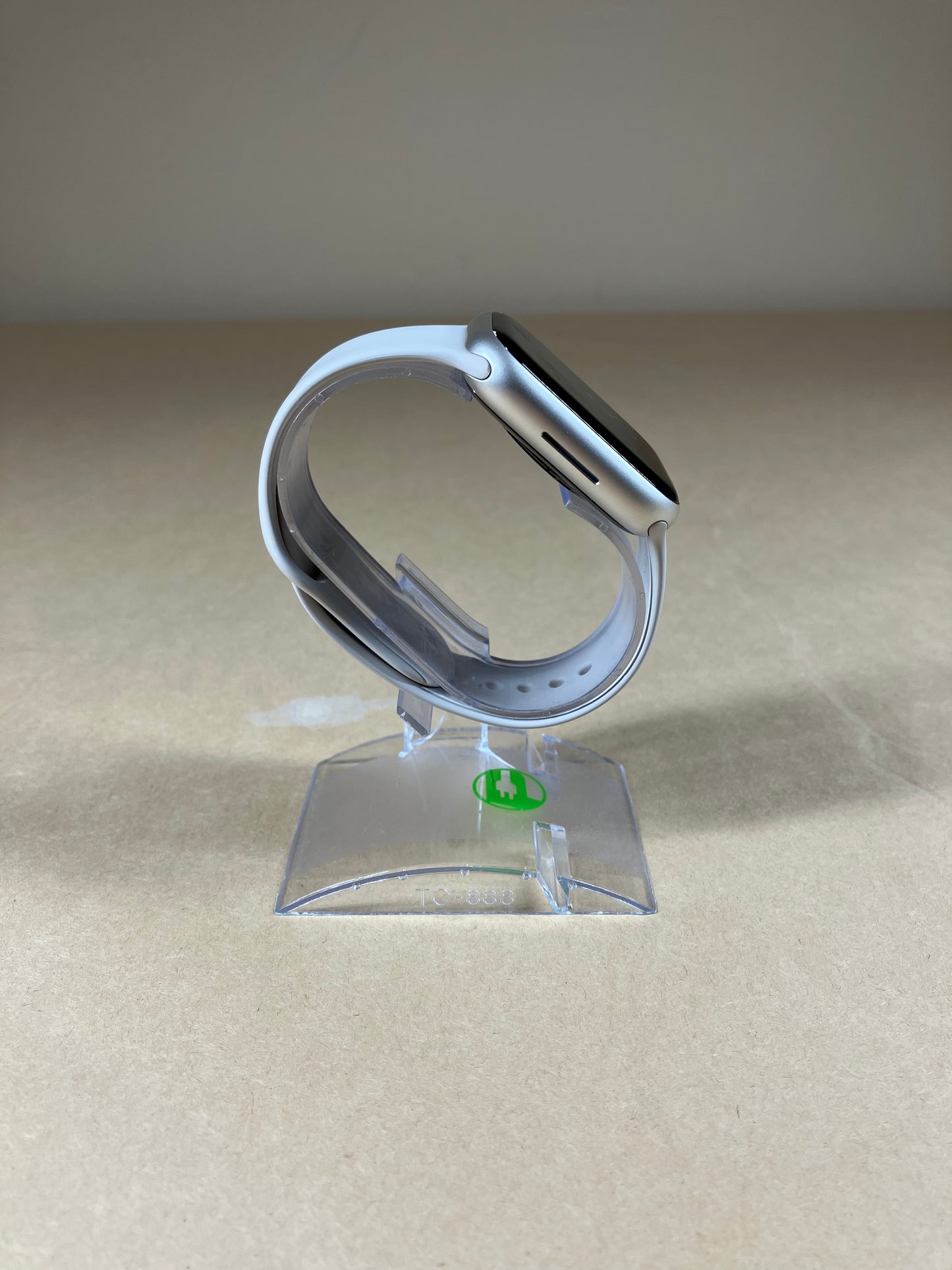 GPS Only Apple Watch Series 9 45MM Starlight Aluminum Starlight Sport Band A2980