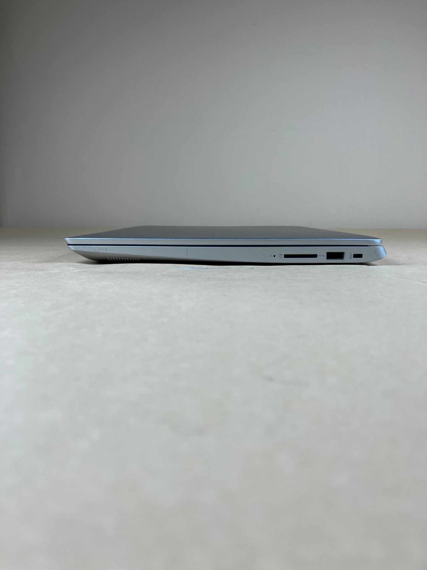 Lenovo IdeaPad 330S-15ARR 15.6" Ryzen 5 2500U 2.0GHz 20GB RAM 512GB SSD