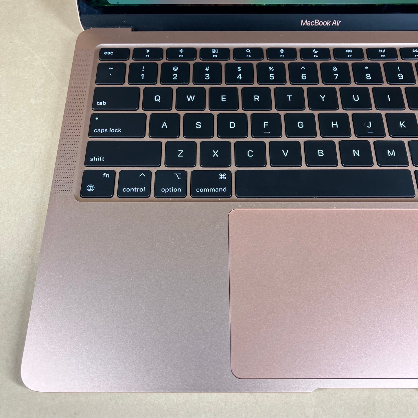 2020 Apple MacBook Air 13.3" M1 7 Core 3.2GHz 8GB RAM 256GB SSD MGND3LL/A