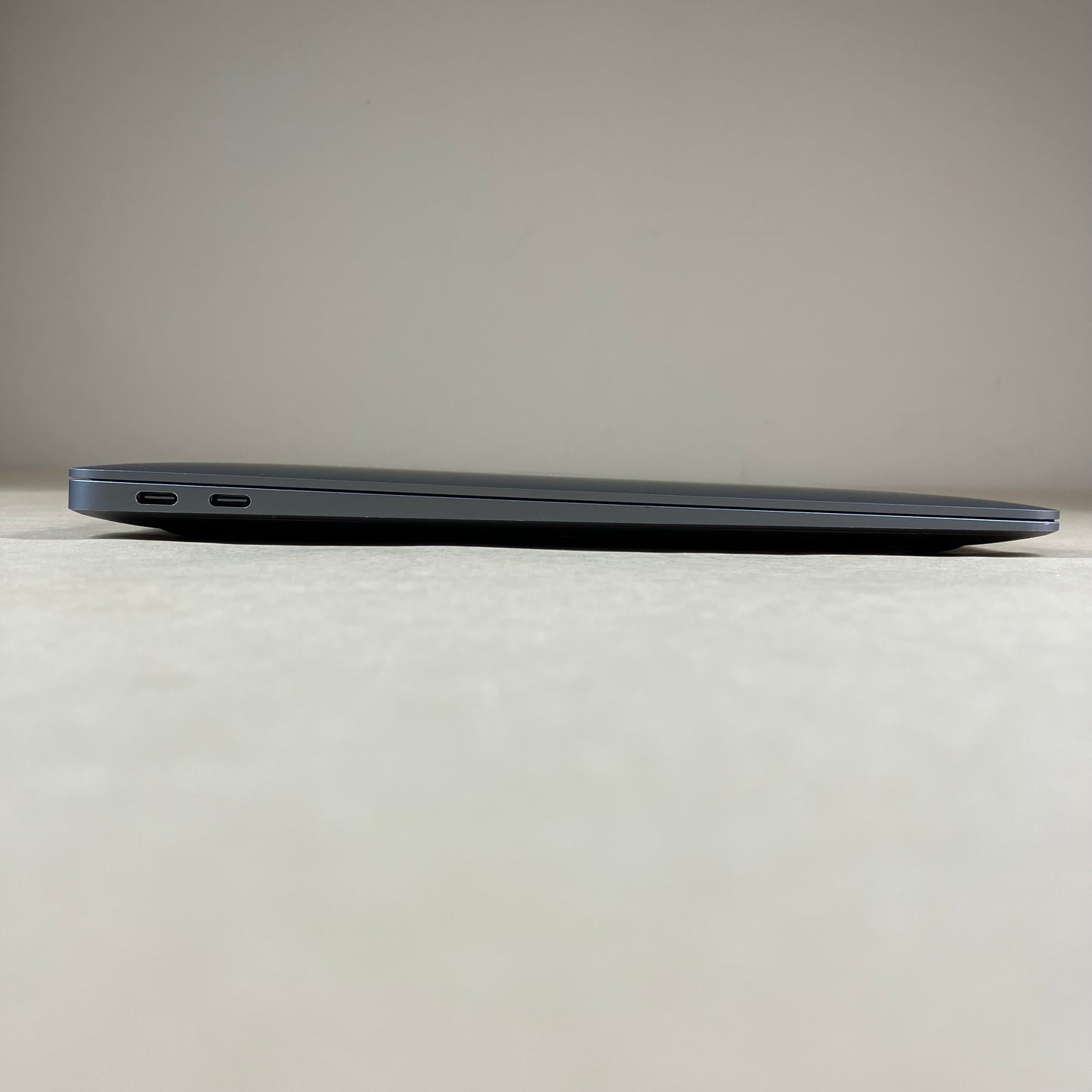 2020 Apple MacBook Air 13.3" M1 8 Core 3.2GHz 8GB RAM 256GB SSD MGN63LL/A