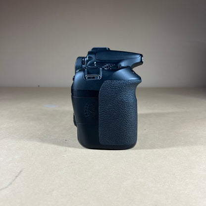 Canon EOS 70D with Canon 50 MM 1:18 STM Lens