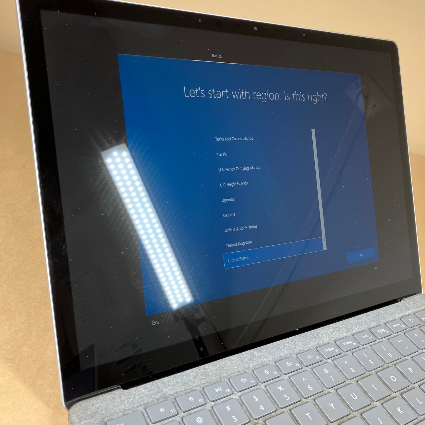 Microsoft Surface Laptop 1 1769 13.5" i5-7200U 2.5GHz 8GB RAM 256GB SSD w Dock