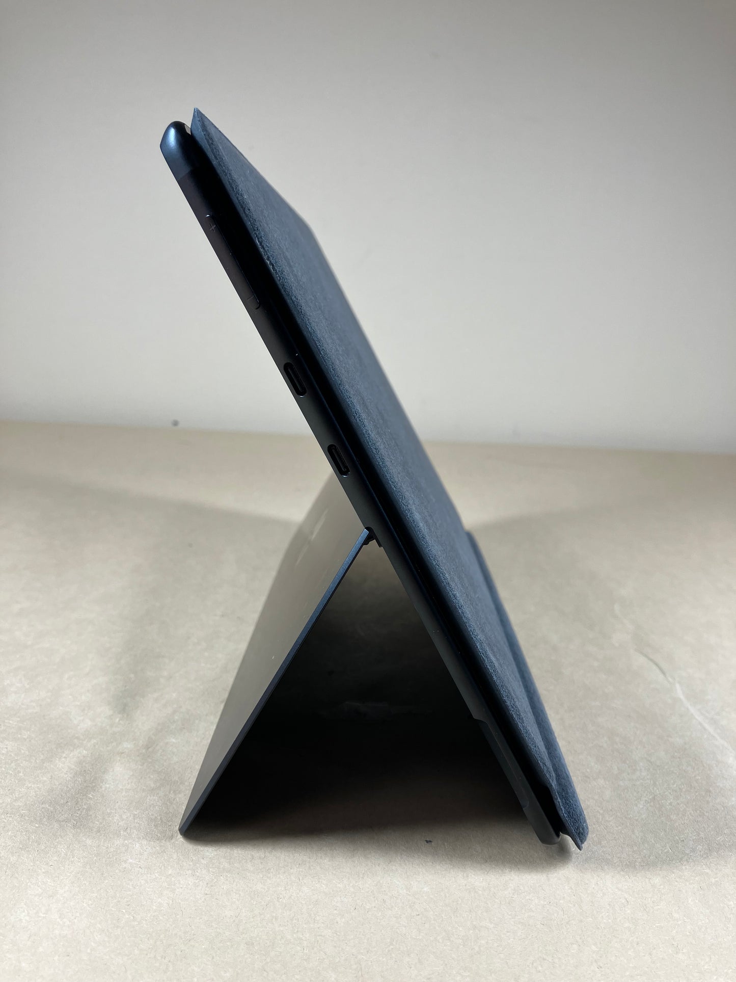 Microsoft Surface Pro X 1876 13" SQ1 3.0GHz 8GB RAM 128GB SSD