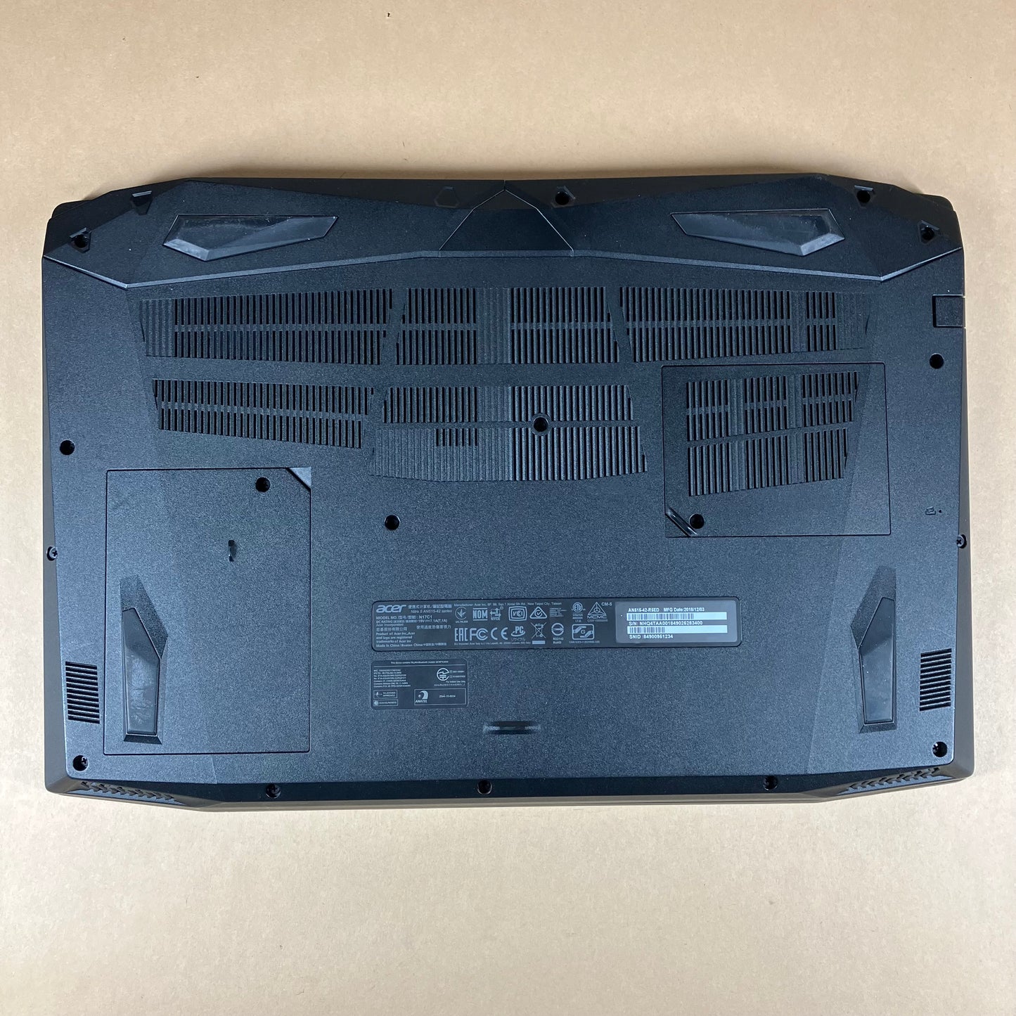 Acer Nitro 5 AN515-42 15.6" Ryzen 5 2500U 2.0GHz 8GB RAM 1TB HDD Radeon RX 560X