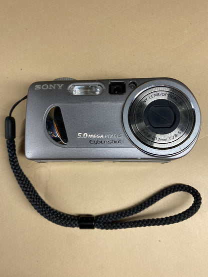 Sony Cyber-Shot DSC-P10 5MP Y2K Compact Digital Camera Untested