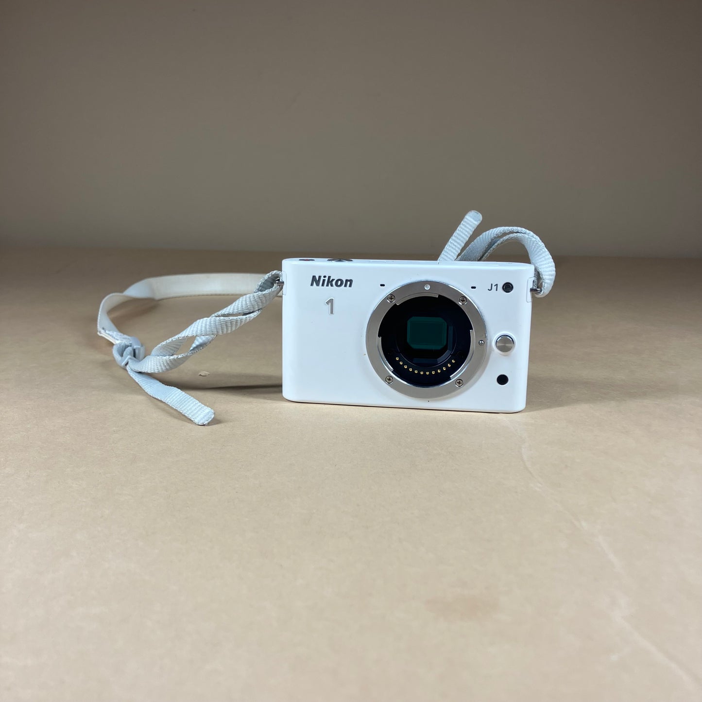 Nikon 1 J1 10.1MP Mirrorless Camera Unknown Shutter Count
