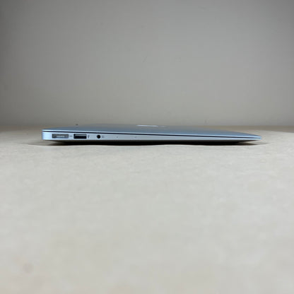 2017 Apple MacBook Air 13.3" i5 1.8GHz 8GB RAM 128GB SSD Silver A1466