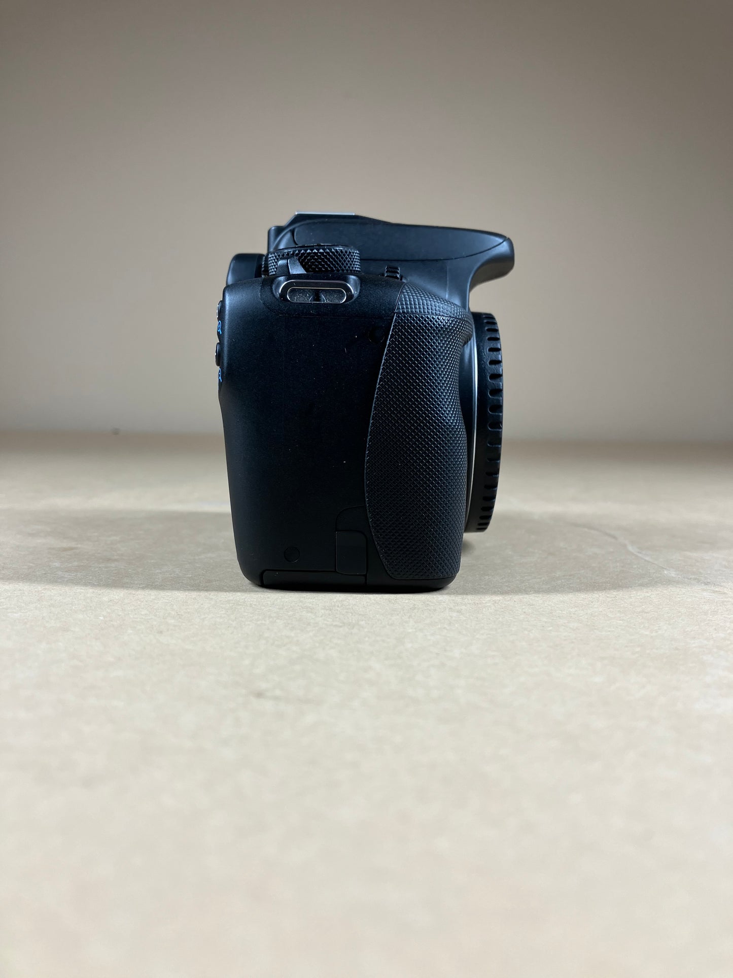 Canon EOS Rebel SL1 18.0MP Digital SLR DSLR Camera 1,869 Shutter Count Body Only