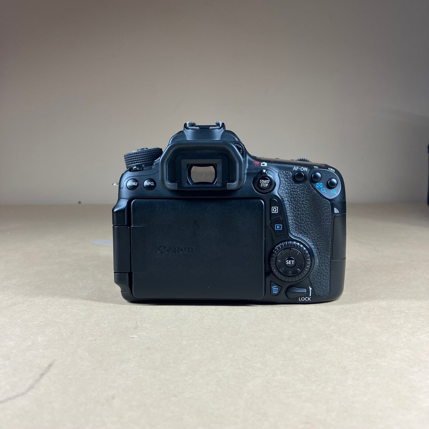 Canon EOS 70D with Canon 50 MM 1:18 STM Lens