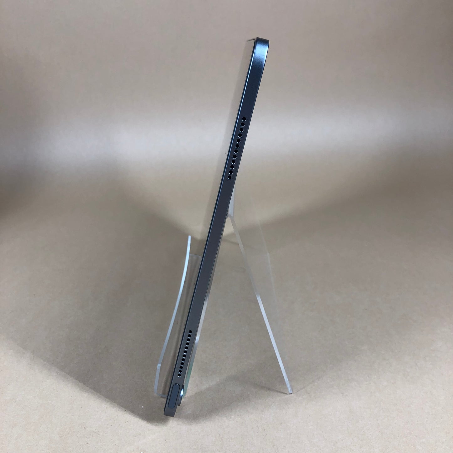 WiFi Only Apple iPad Air 13" M2 128GB Space Gray MV273LL/A iOS 26.0 Beta