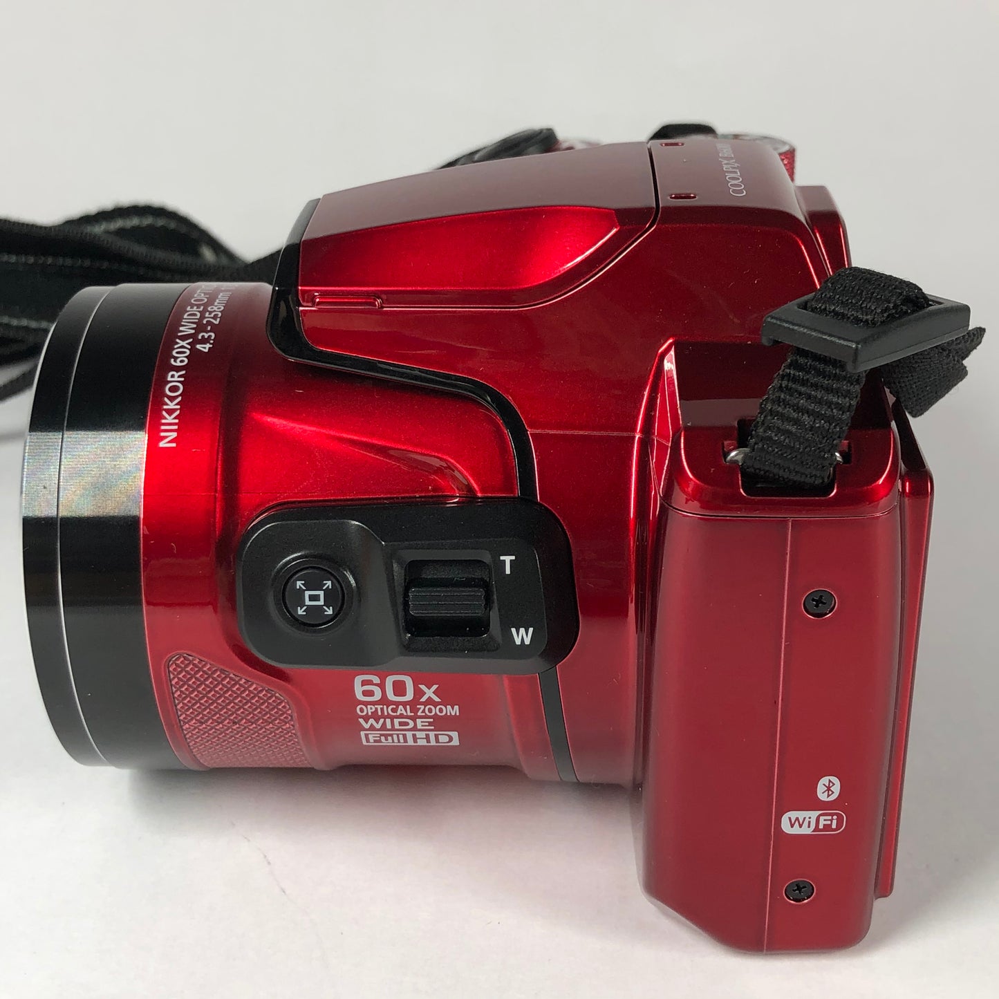 Nikon COOLPIX B600 16.0MP Superzoom Bridge