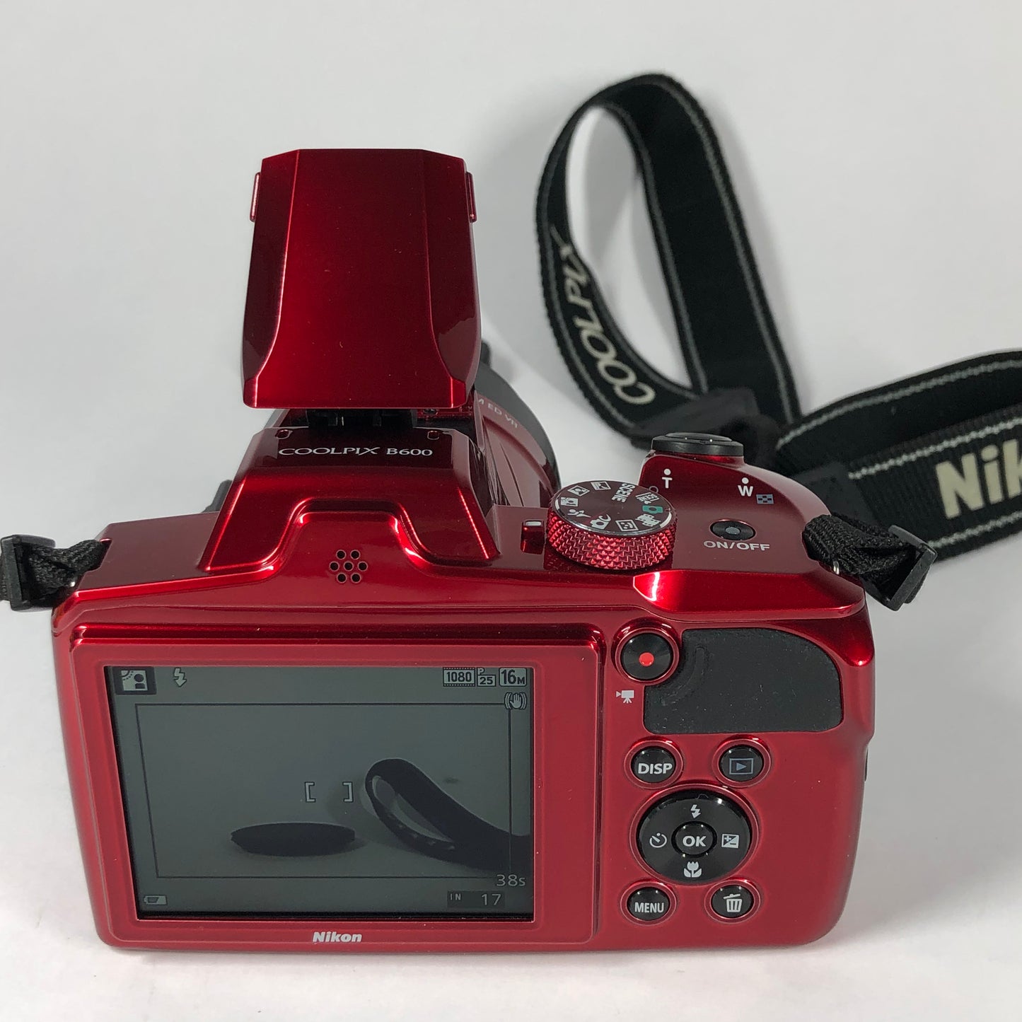Nikon COOLPIX B600 16.0MP Superzoom Bridge