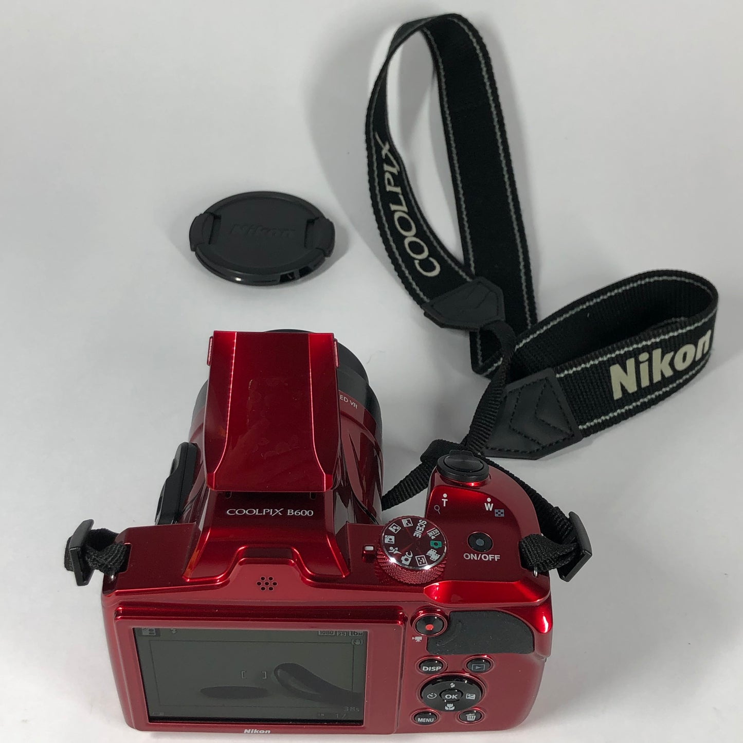 Nikon COOLPIX B600 16.0MP Superzoom Bridge