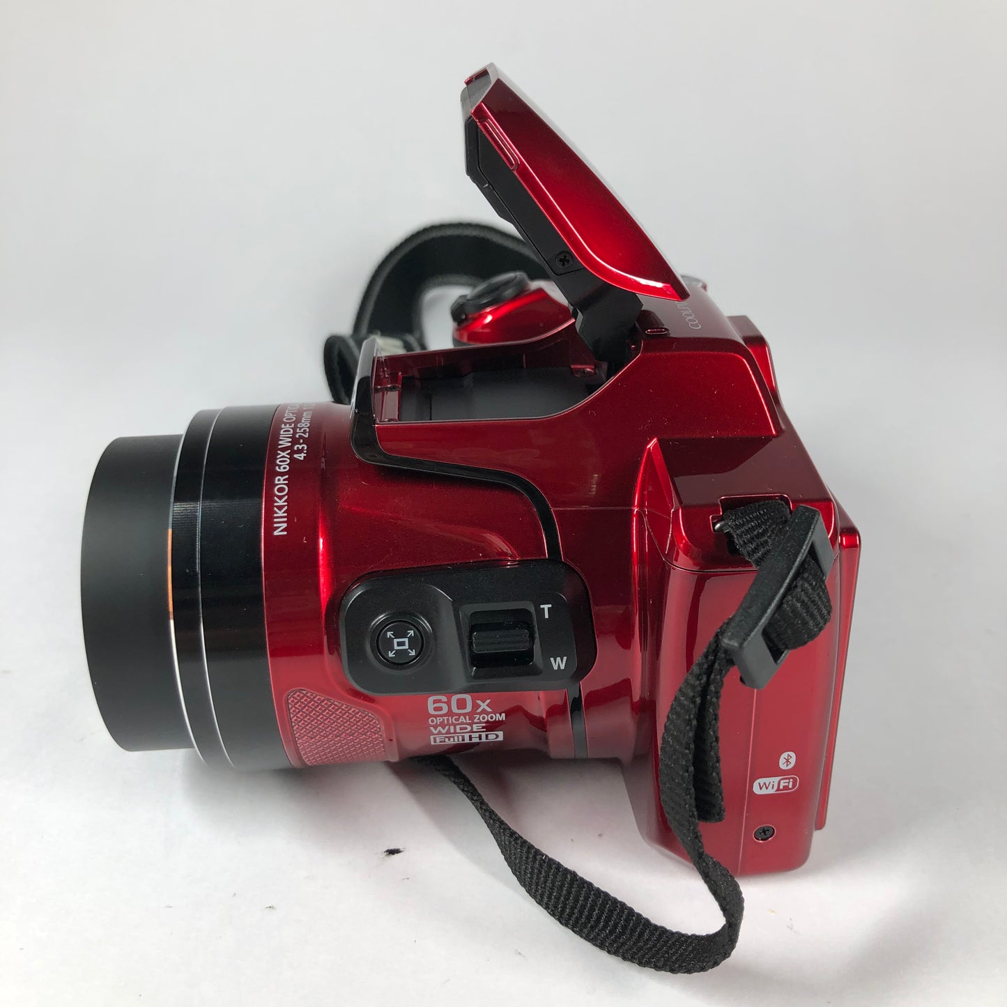 Nikon COOLPIX B600 16.0MP Superzoom Bridge