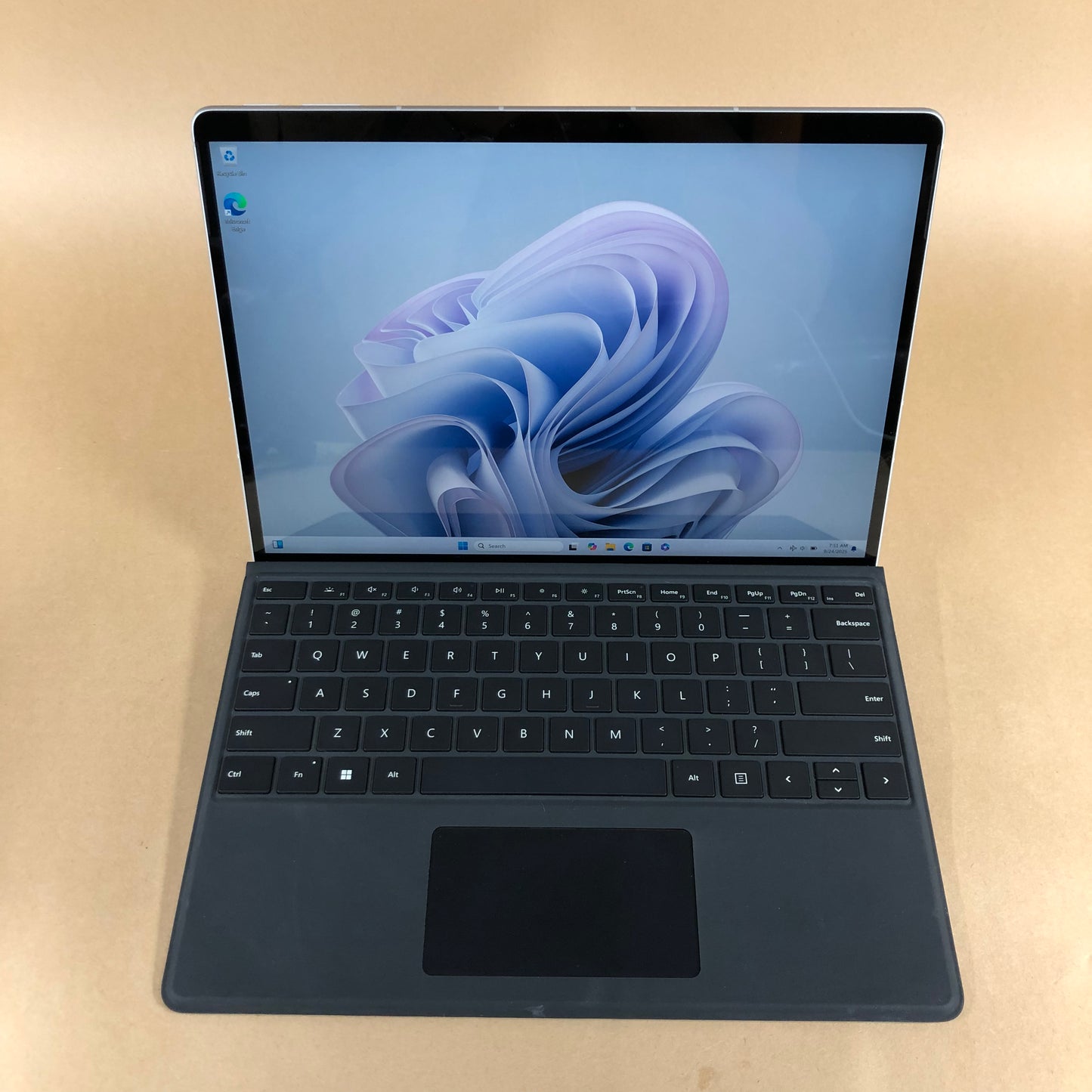 Microsoft Surface Pro 9 1997 13" SQ3 8GB RAM 256GB SSD SQ 3 Adreno 8CX Gen 3