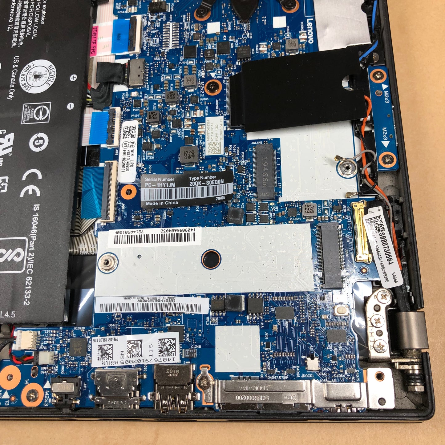 Lenovo ThinkPad T495s 14" Ryzen 5 3500U 2.1GHz 16GB RAM NO SSD NO WIFI NO OS