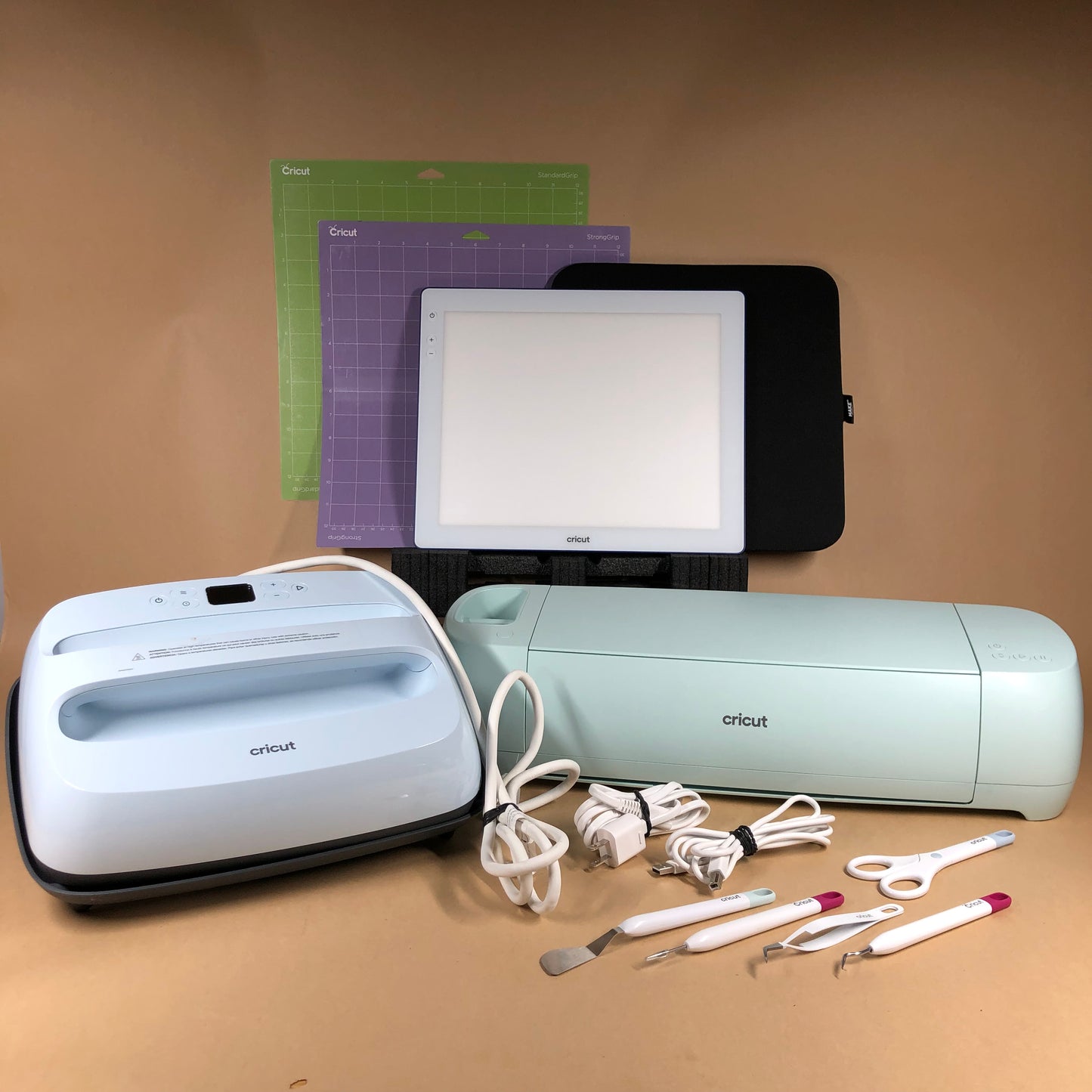 Cricut Explore 3 Cutter CXPL203B With Extras