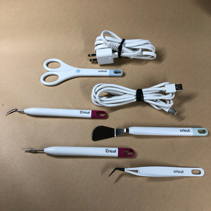 Cricut Explore 3 Cutter CXPL203B With Extras