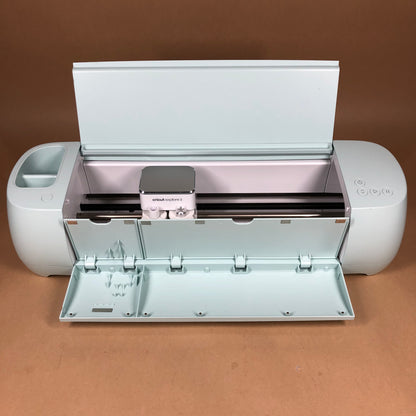 Cricut Explore 3 Cutter CXPL203B With Extras