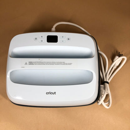 Cricut Explore 3 Cutter CXPL203B With Extras