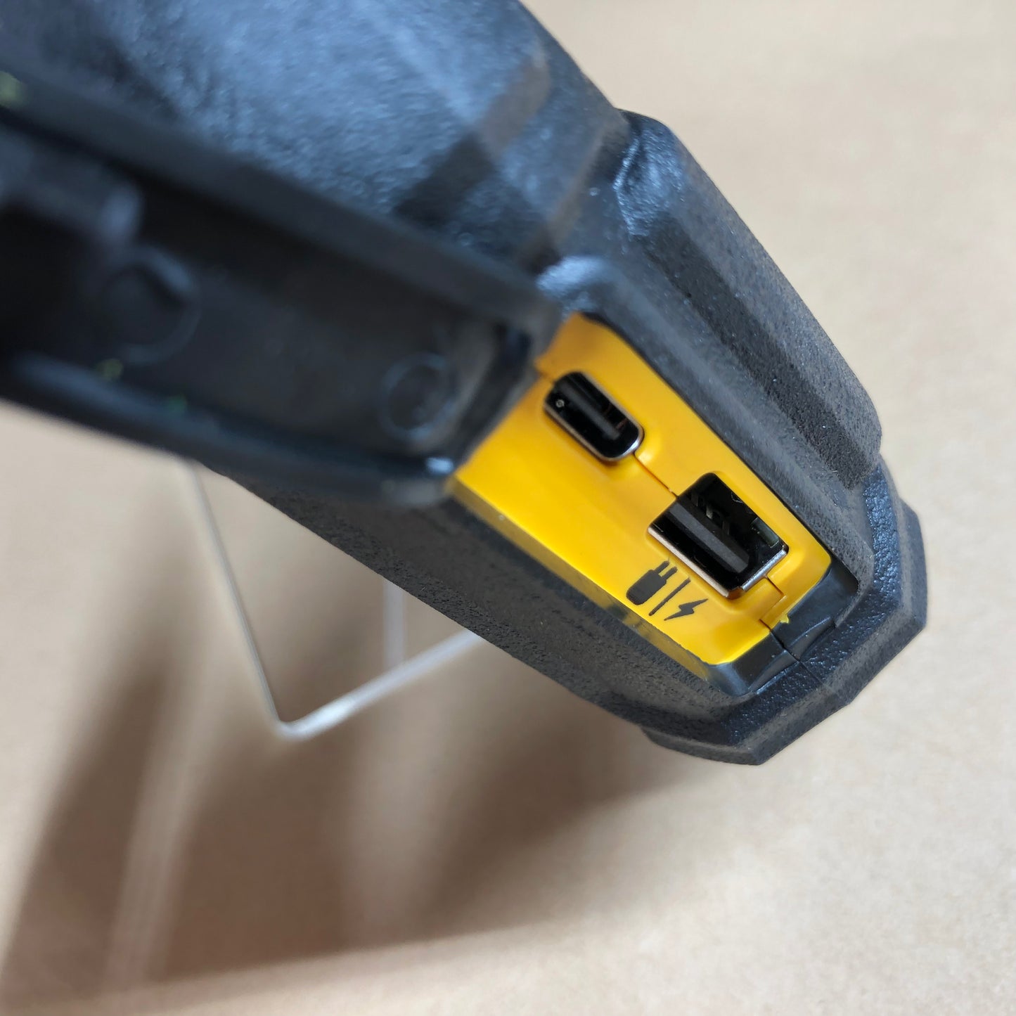 New DeWalt Lithium 1600A Jump Starter USB Power DXAELJ16