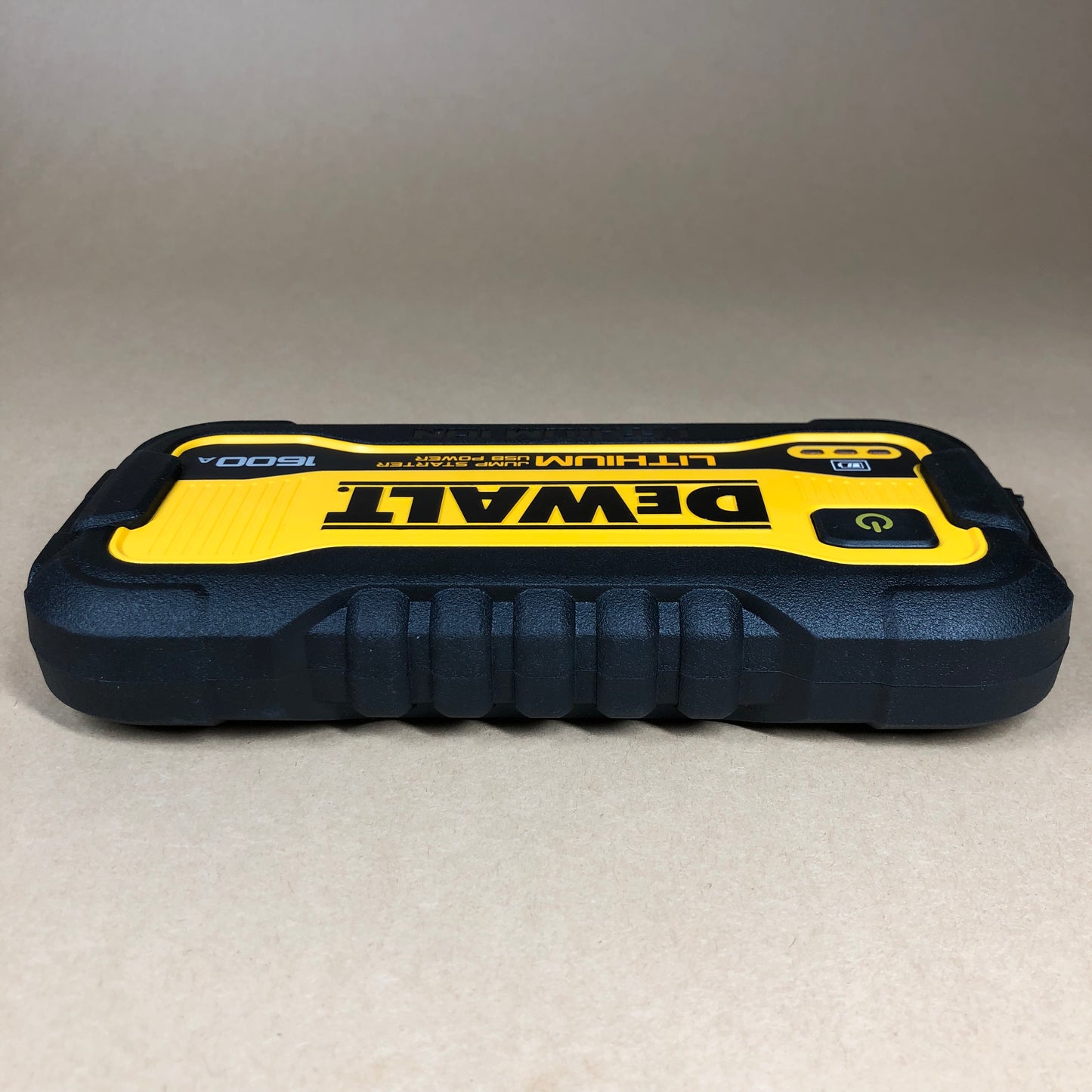New DeWalt Lithium 1600A Jump Starter USB Power DXAELJ16