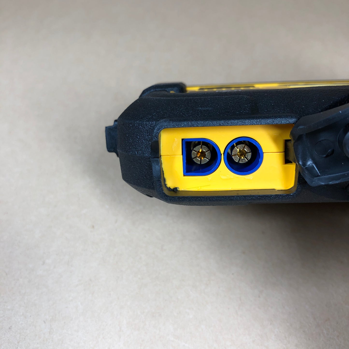 New DeWalt Lithium 1600A Jump Starter USB Power DXAELJ16