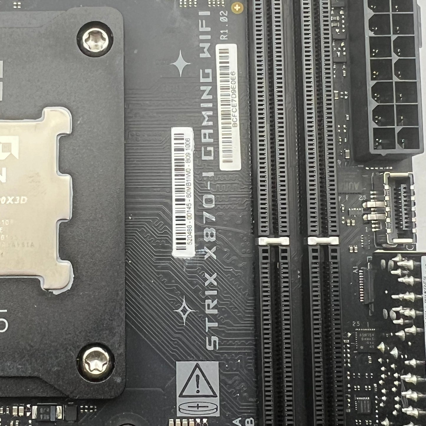 ASUS ROG STRIX X870-I Gaming WiFi AMD Ryzen 7 9800X3D 4.7GHz Motherboard Combo