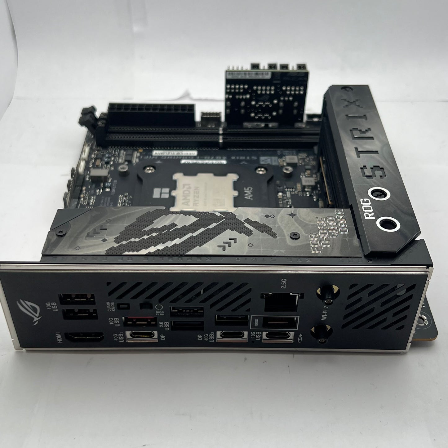 ASUS ROG STRIX X870-I Gaming WiFi AMD Ryzen 7 9800X3D 4.7GHz Motherboard Combo