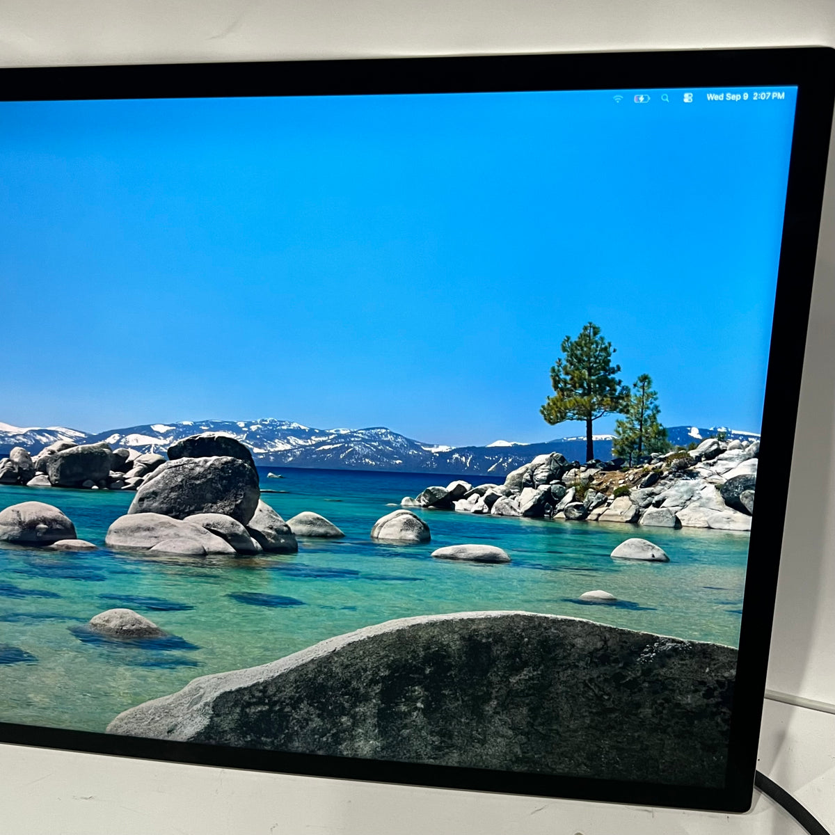 Apple Studio Display 27" 5K Retina Monitor Standard Glass 5K Retina A2525 VESA BENT
