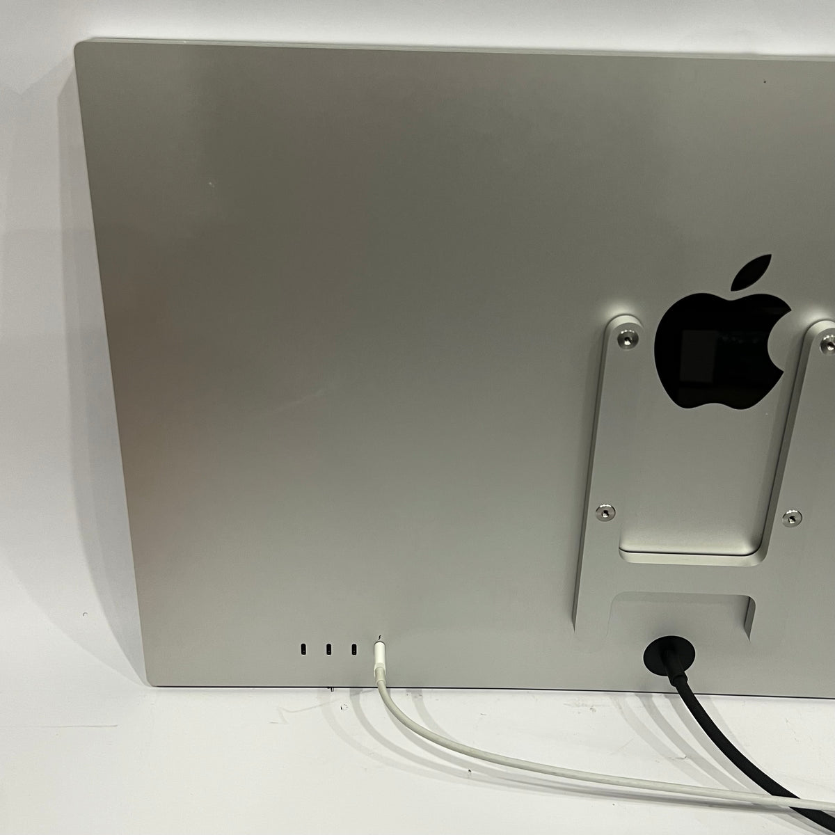 Apple Studio Display 27" 5K Retina Monitor Standard Glass 5K Retina A2525 VESA BENT